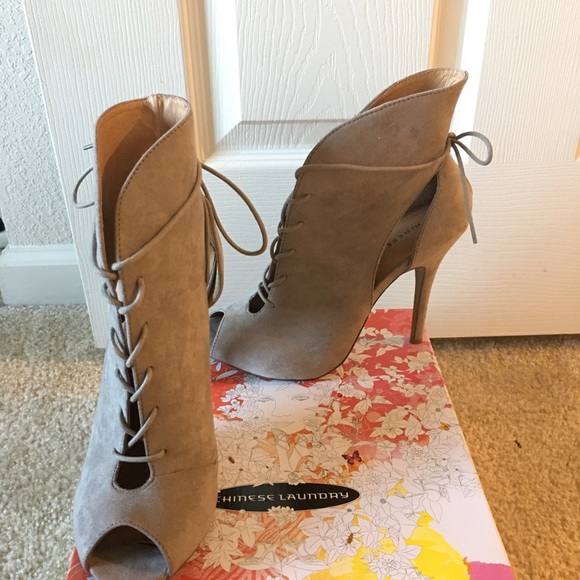 Suede lace up heels - Picture 3 of 4